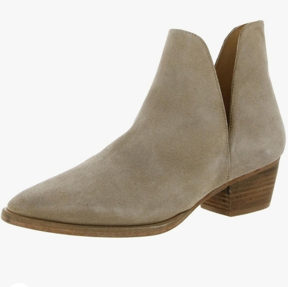 Free People Tan Suede Charm Double V Ankle Boot 39 / 8.5 NWOT - Picture 1 of 9